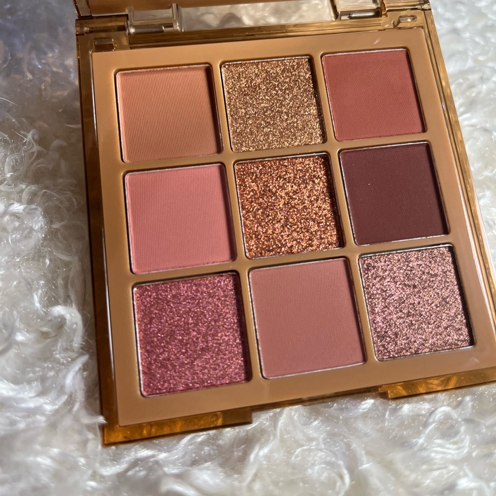 Huda Beauty ~ Nude Medium ~ Eyeshadow Palette ~ Medium Nude Obsessions ~ NIB